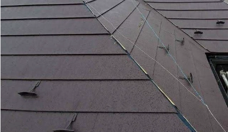 屋根材本体施工（雪止め取付）