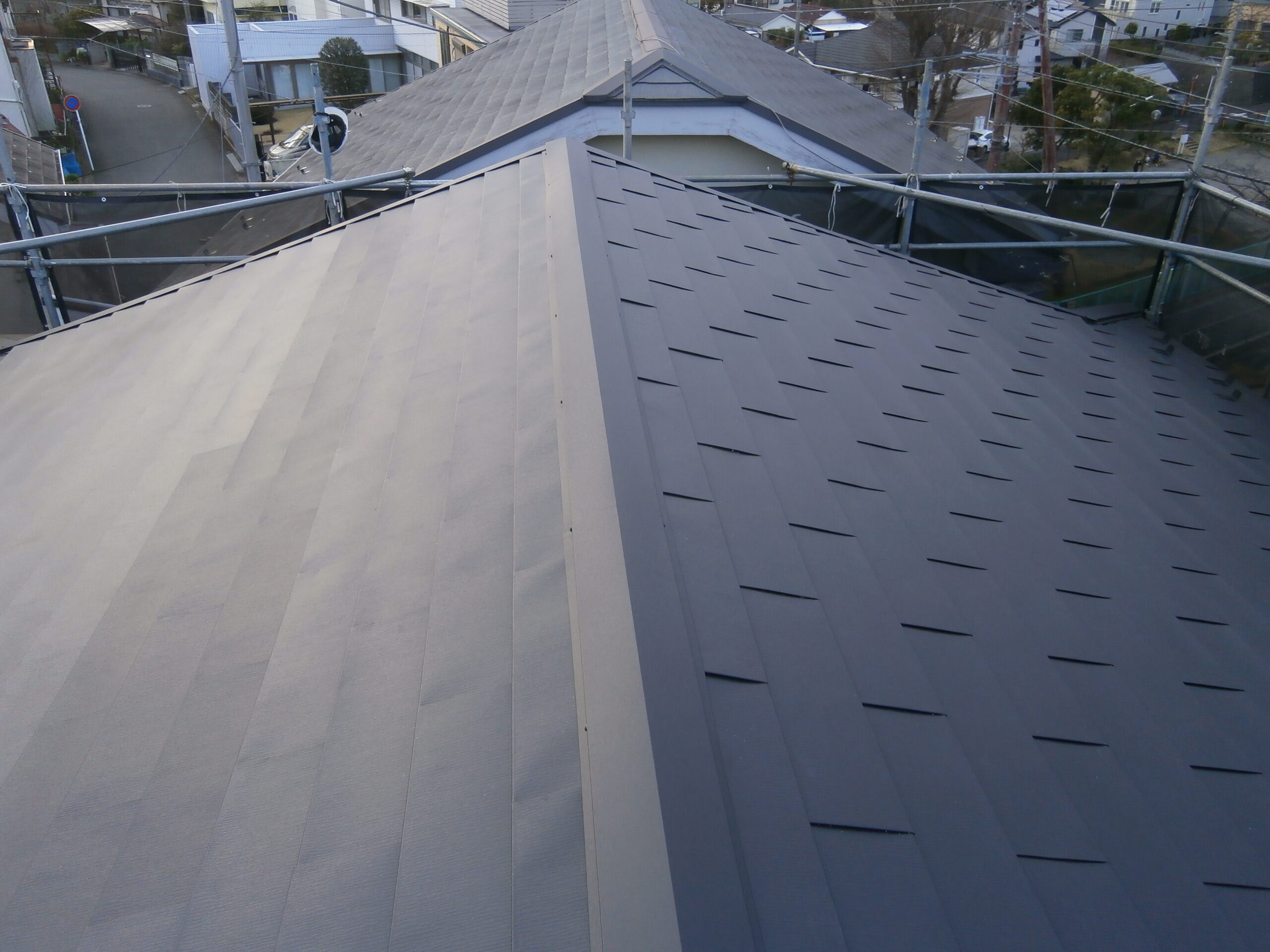横浜市青葉区にて雨漏り修理・屋根修理〈2階寝室の天井に雨シミ〉の施工後写真