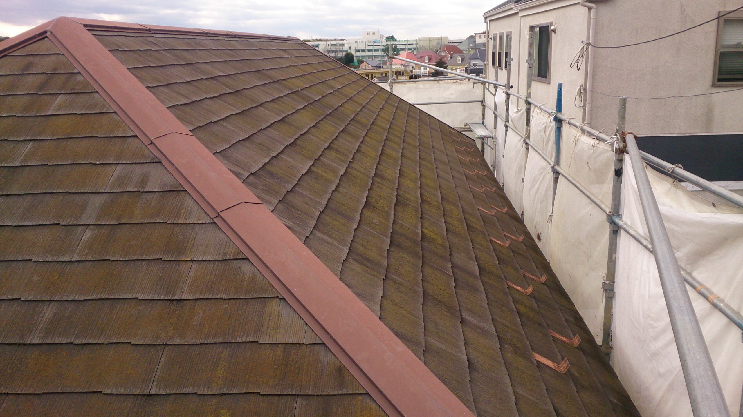 横浜市都筑区にて雨漏り修理・屋根修理〈天窓からの雨漏り・カバー工法〉の施工前写真