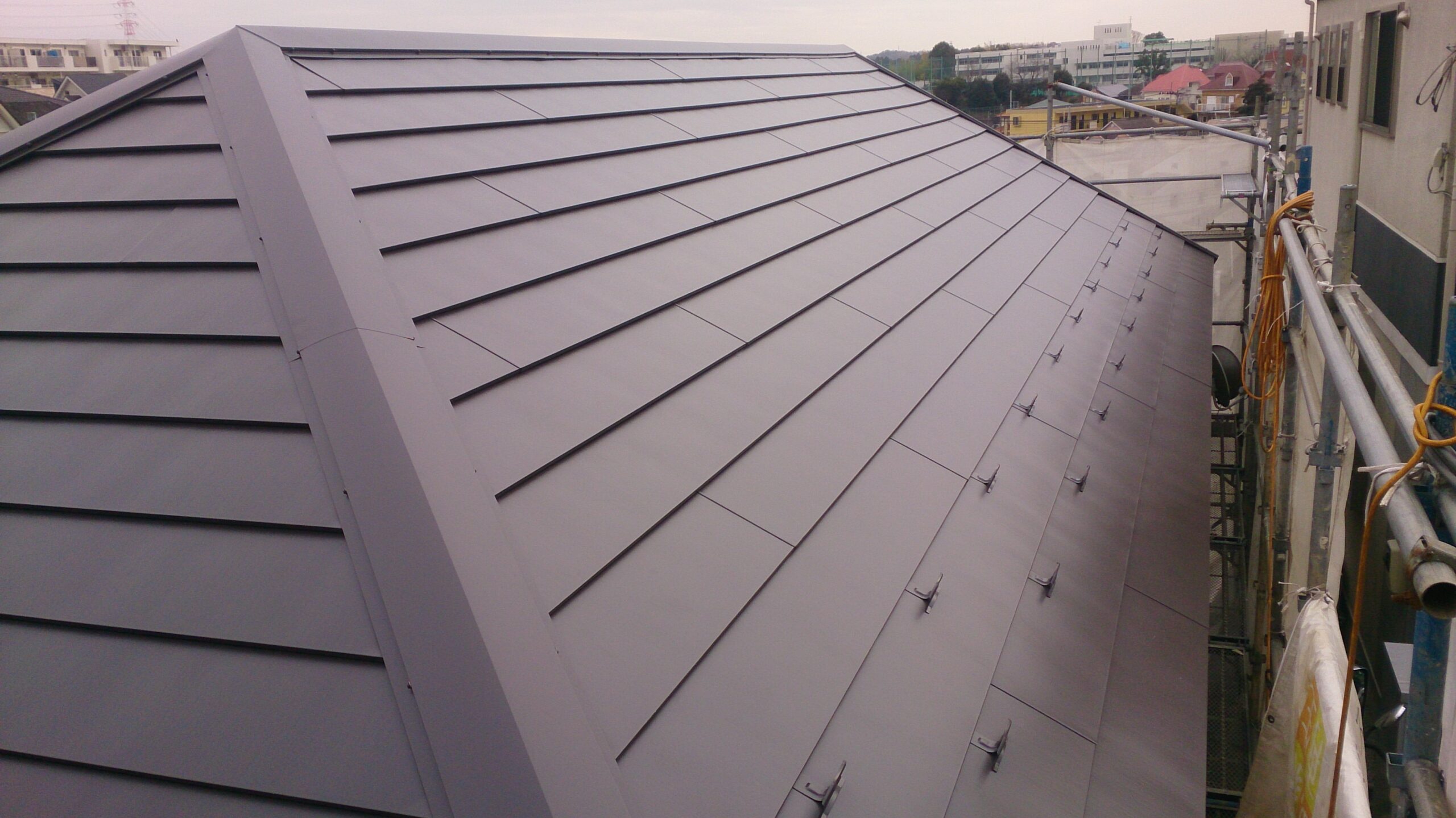 横浜市都筑区にて雨漏り修理・屋根修理〈天窓からの雨漏り・カバー工法〉