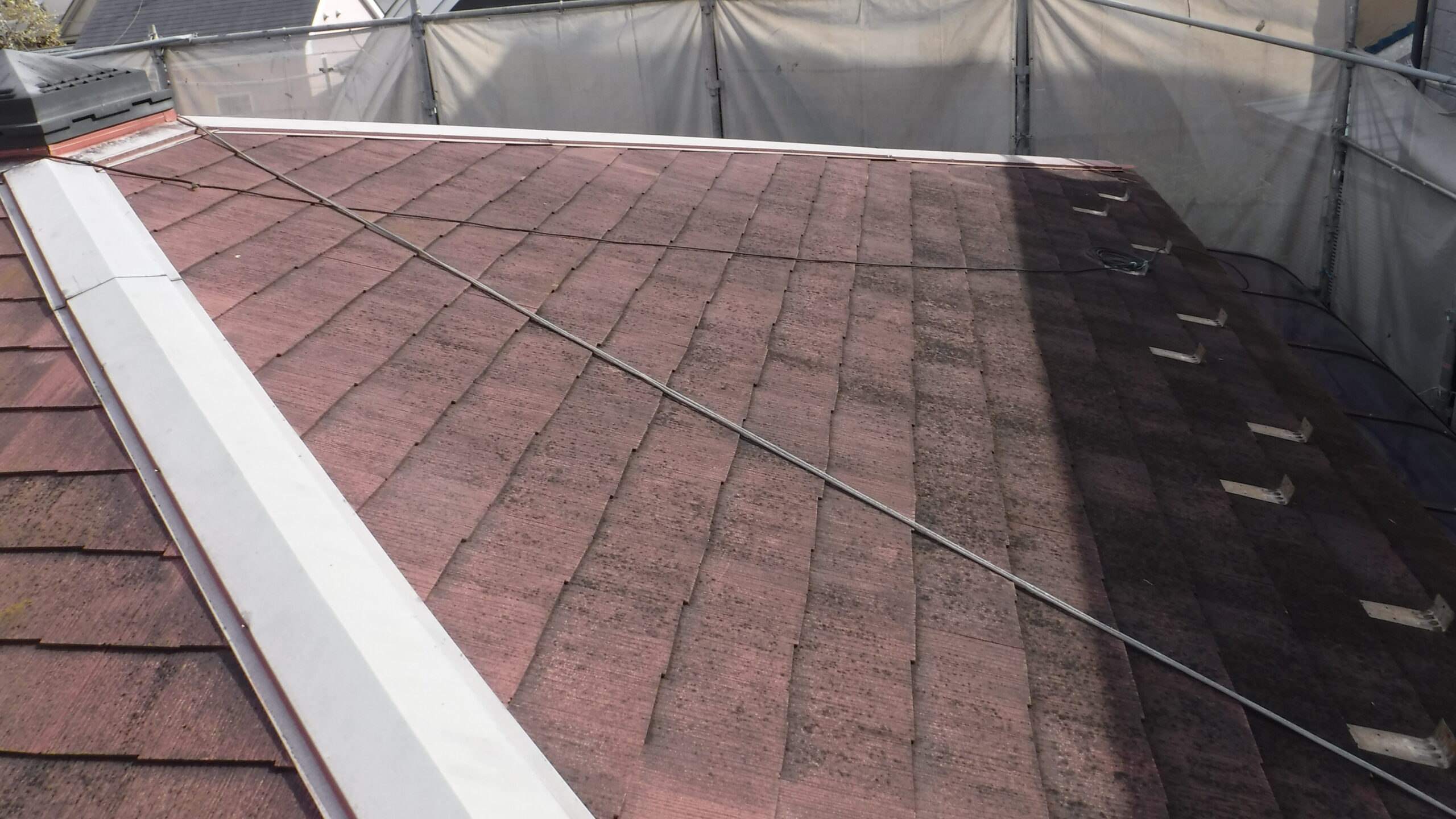 横浜市都筑区にてカバー工法〈屋根の劣化・屋根裏の暑さのお悩み〉の施工前写真