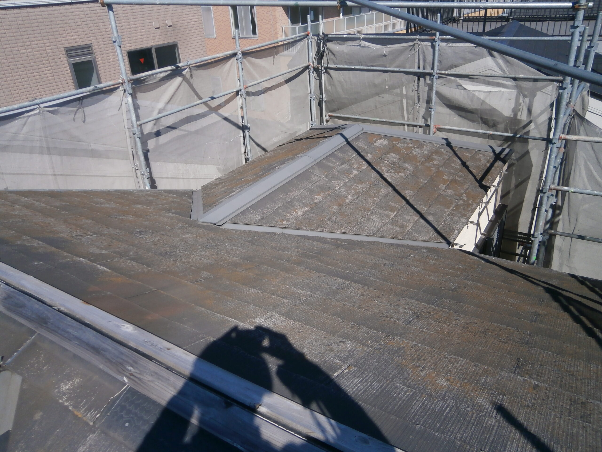 横浜市緑区にてカバー工法〈築28年戸建て雨漏り予防の屋根修理〉の施工前写真