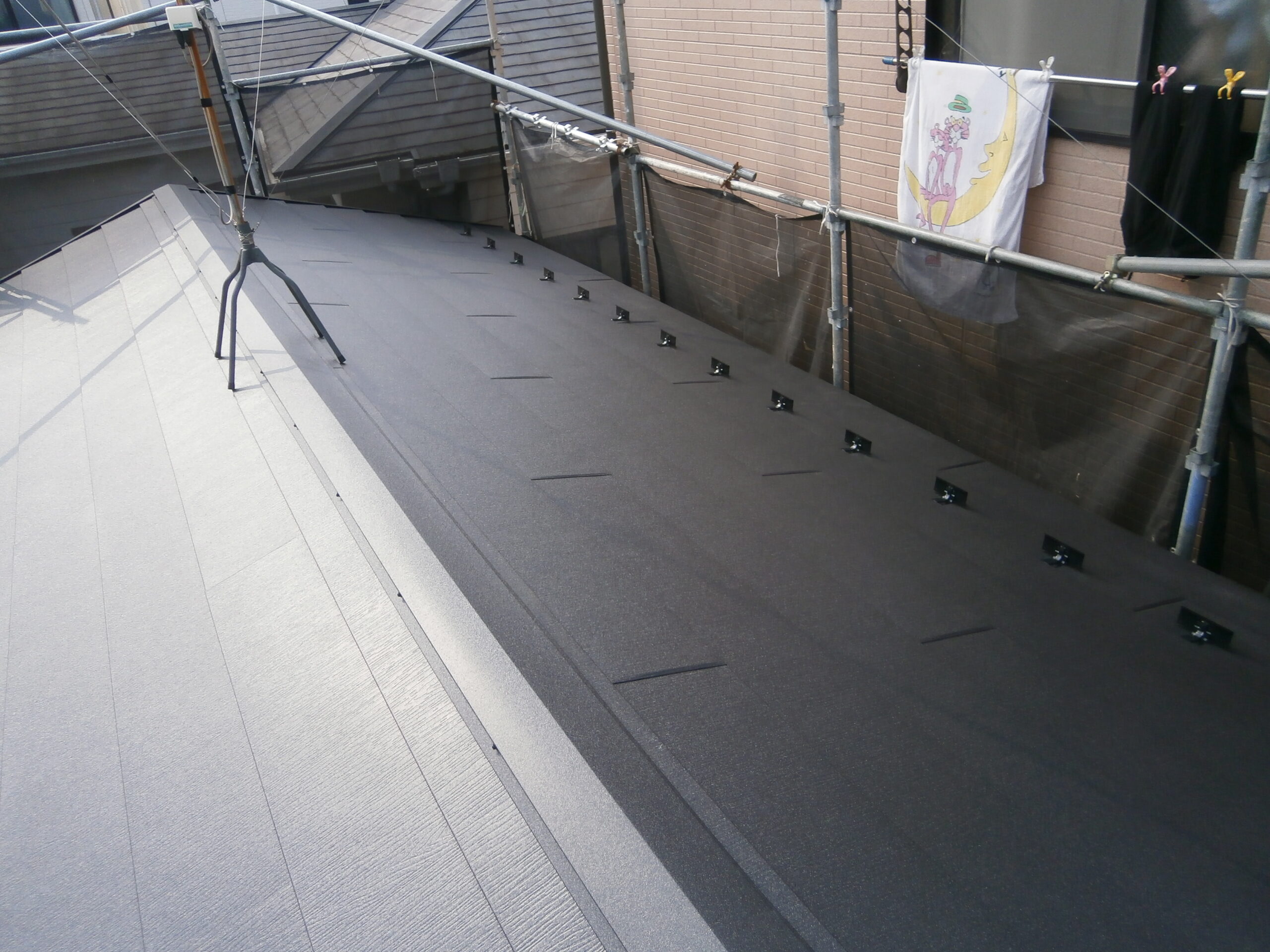 横浜市緑区にてカバー工法〈経年劣化による屋根修理〉の施工後写真